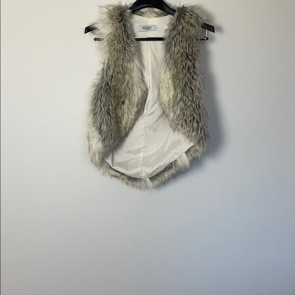 BSABLE Los Angeles faux fur vest - Picture 2 of 5
